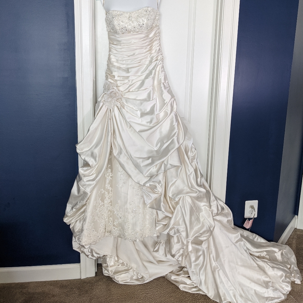 Maggie sottero ambrosia wedding dress,veil, insert - Picture 5 of 8